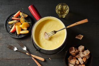group-emmi-kaltbach-recipe-photo-cidre-fondue-3