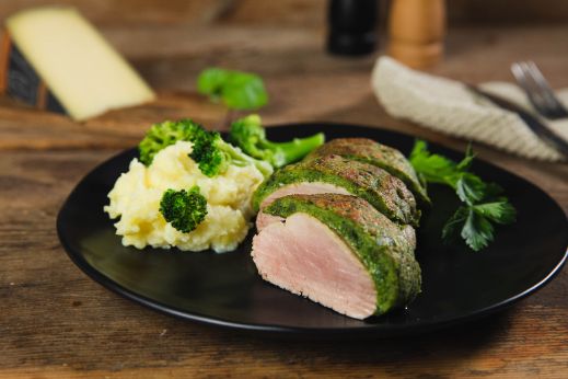 KALTBACH_Würziges Käse-Krustenfilet mit Rosmarin-Kartoffelstampf