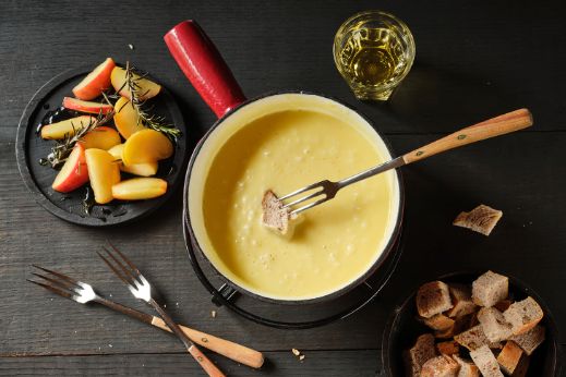 group-emmi-kaltbach-recipe-photo-cidre-fondue-2