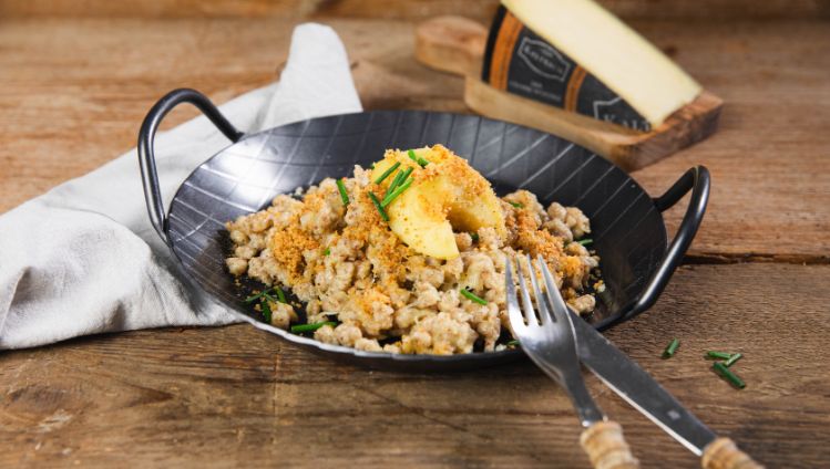 KALTBACH_Schweizer Käsespätzli mit Apfelschnitzen und Butterbröseln