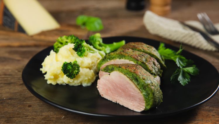 KALTBACH_Würziges Käse-Krustenfilet mit Rosmarin-Kartoffelstampf