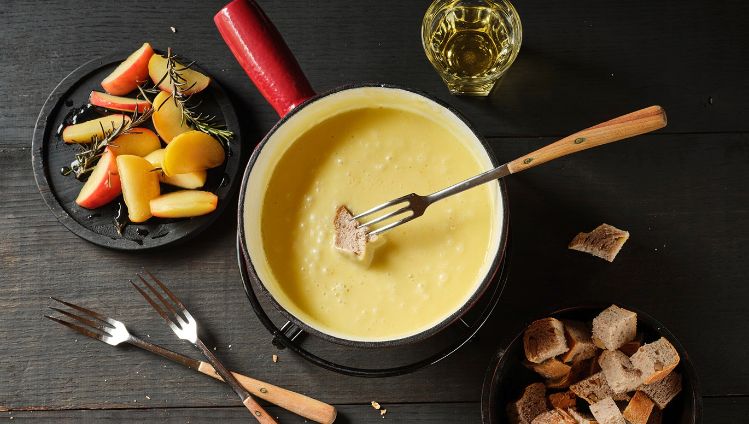 group-emmi-kaltbach-recipe-photo-cidre-fondue-3