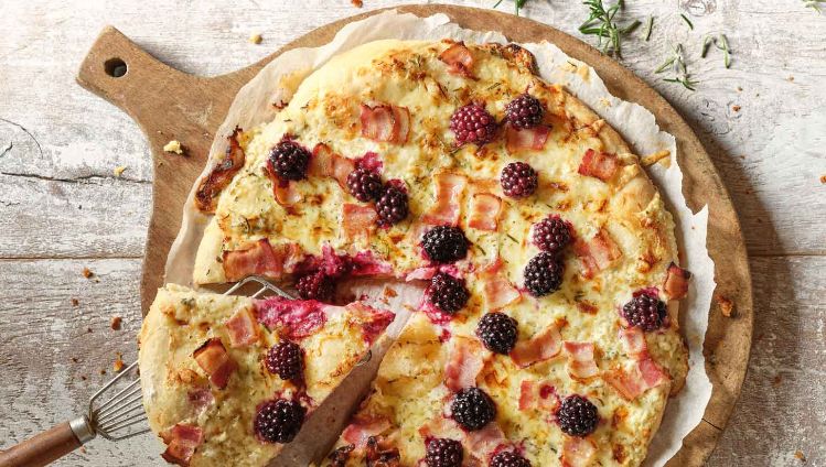 group-emmi-kaltbach-recipe-photo-bergkaese-pizza