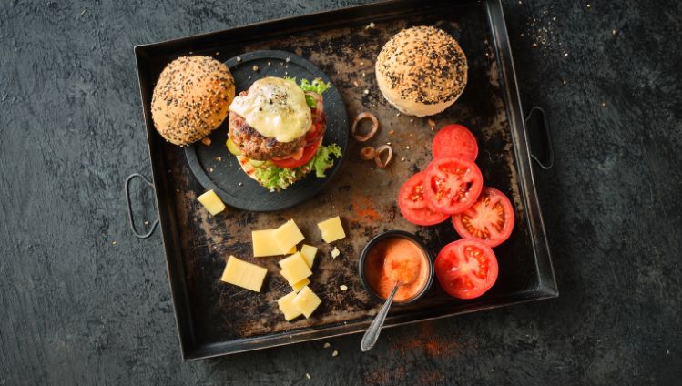 group-emmi-kaltbach-recipe-photo-cheeseburger