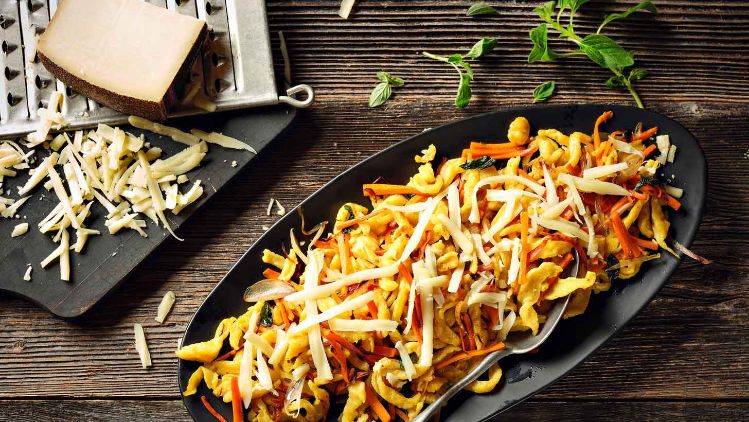 group-emmi-kaltbach-recipe-photo-ruebli-kaese-spaetzli