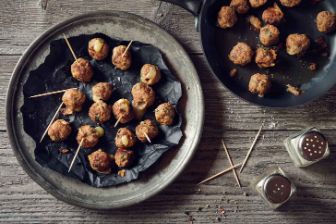 group-emmi-kaltbach-recipe-photo-apero-meatballs