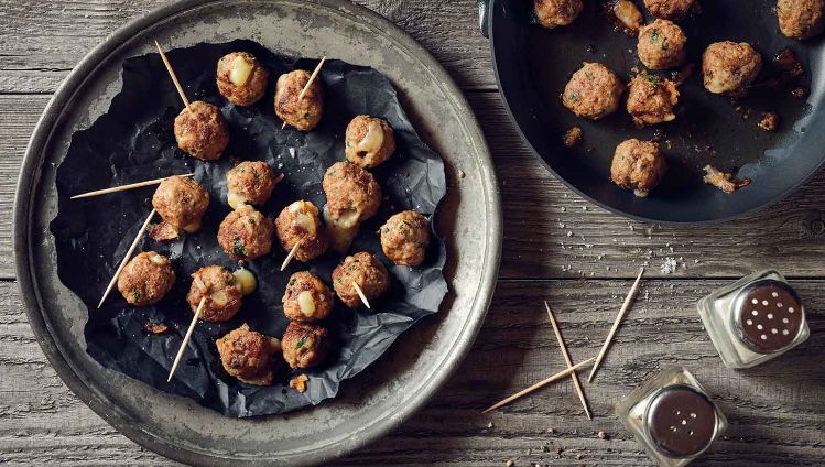 group-emmi-kaltbach-recipe-photo-apero-meatballs